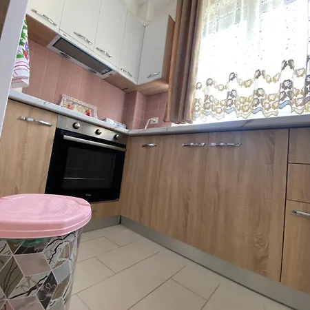 Amelia's House بيت ضيافة Shëngjin