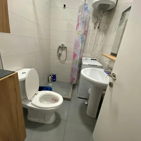 Guest house Your House Holidays With Utilities Shengjin